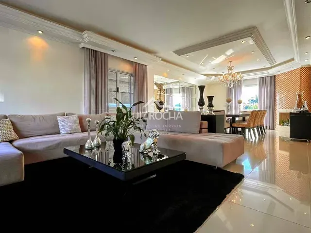Casa com 370m² 5 quartos e 6 banheiros, à venda, no bairro São Paulo II em Cotia