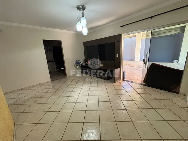 Casa com 150m² 3 quartos e 2 banheiros, para alugar, no bairro Jardim Presidente em Goiânia