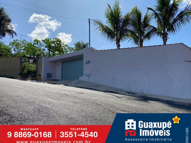 Foto do Casa - Casa residencial para Locação
Jardim Primavera, Guaxupé
Ótima Localização!
3 dormitórios sendo 1 suíte, 2 salas, Cozinha com Sala de Jantar, Lavanderia Coberta, Quintal grande e Garagem para 4 carros cobertos!!
238,00 m² construída | Guaxupé Imóveis Ltda