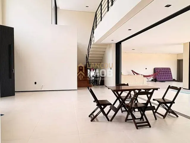 Casa com 404m² 4 quartos e 4 banheiros, à venda, no bairro Centro em Cabreúva
