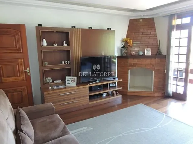 Casa com 131m² 3 quartos e 2 banheiros, à venda, no bairro Granja Guarani em Teresópolis