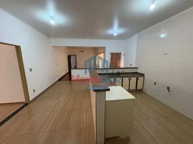 Casa 4 quartos e 1 banheiro, para alugar, no bairro Centro em Ituverava