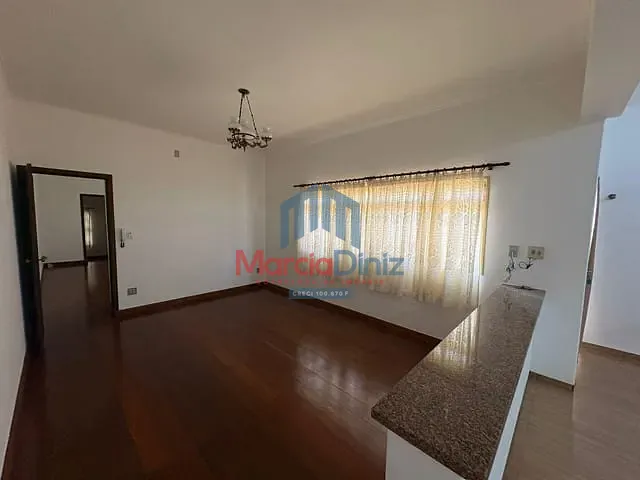 Casa 4 quartos e 1 banheiro, para alugar, no bairro Centro em Ituverava