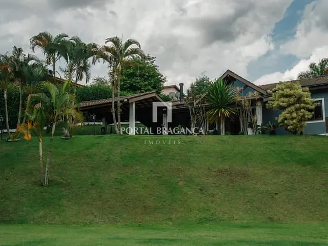 Casa com 2500m² 4 quartos e 6 banheiros, à venda, no bairro Condomínio Residencial Vila Rica em Bragança Paulista