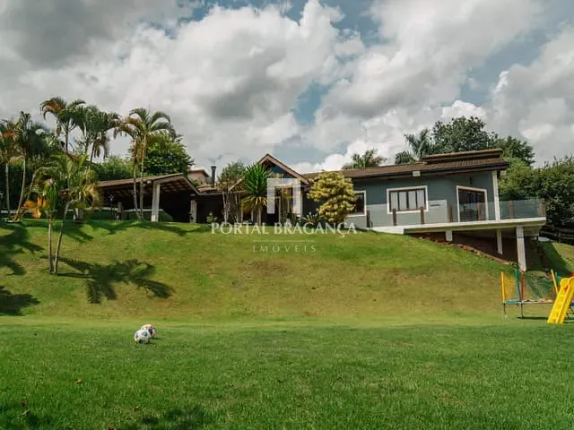 Casa com 2500m² 4 quartos e 6 banheiros, à venda, no bairro Condomínio Residencial Vila Rica em Bragança Paulista