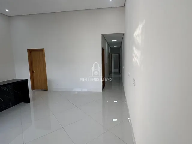 Casa com 180m² 3 quartos e 2 banheiros, à venda, no bairro Jardim Universitário em Cuiabá