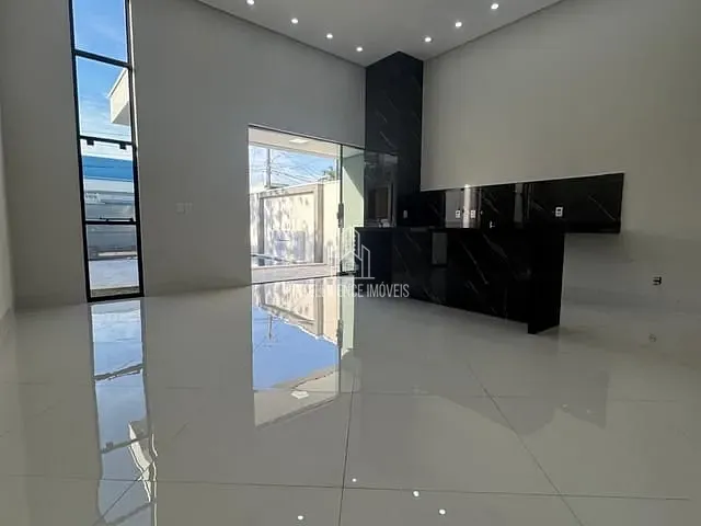 Casa com 180m² 3 quartos e 2 banheiros, à venda, no bairro Jardim Universitário em Cuiabá