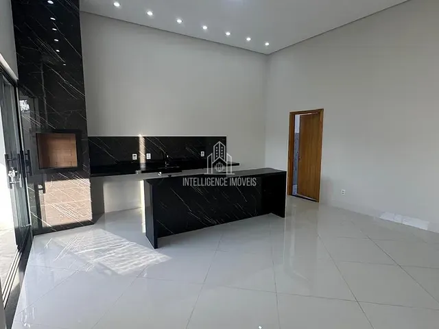 Casa com 180m² 3 quartos e 2 banheiros, à venda, no bairro Jardim Universitário em Cuiabá