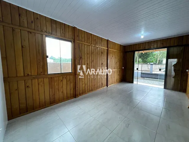 Casa com 100m² 2 quartos e 1 banheiro, para alugar, no bairro Espinheiros em Itajaí