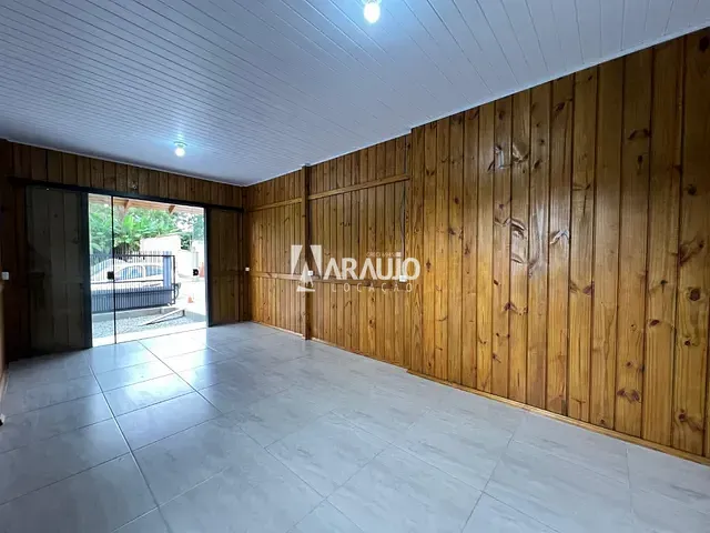 Casa com 100m² 2 quartos e 1 banheiro, para alugar, no bairro Espinheiros em Itajaí