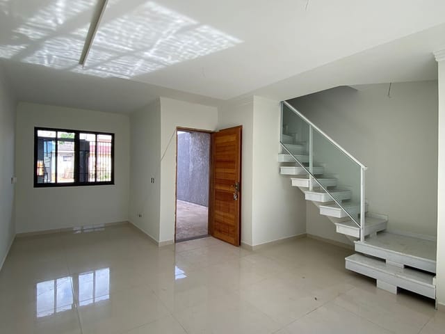 Casa com 100m² 3 quartos e 3 banheiros, à venda, no bairro Boa Vista em Ponta Grossa