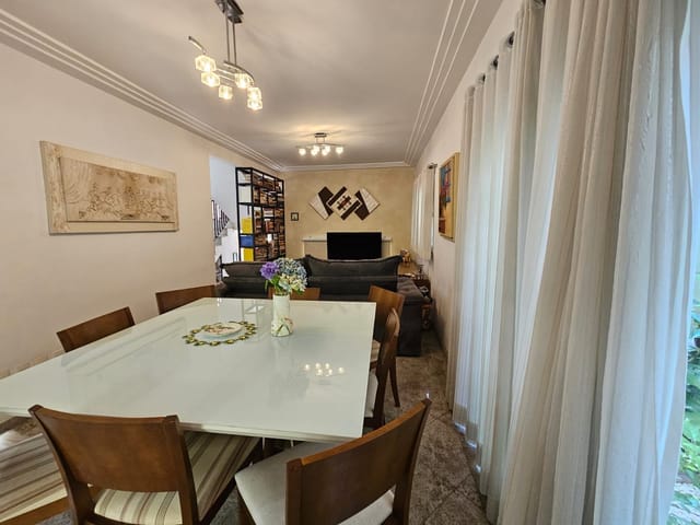 Casa 4 quartos e 5 banheiros, à venda, no bairro Cidade Parquelandia em Mogi das Cruzes