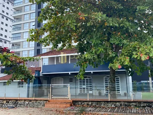Casa com 495m², para alugar, no bairro pereque em Porto Belo