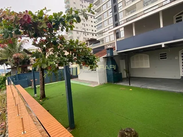 Casa com 495m², para alugar, no bairro pereque em Porto Belo