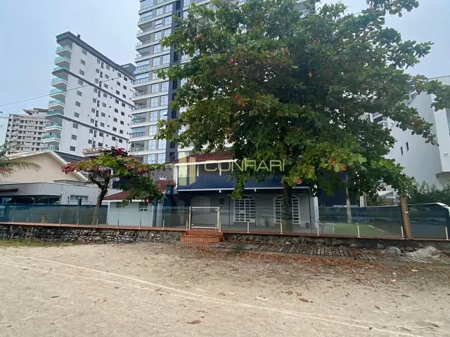 Casa com 495m², para alugar, no bairro pereque em Porto Belo