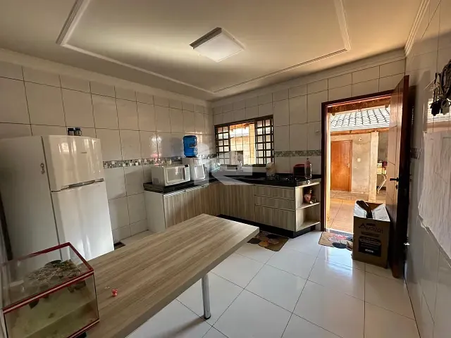 Casa com 277m² 3 quartos e 2 banheiros, à venda, no bairro Conjunto Habitacional Santiago em Rolândia