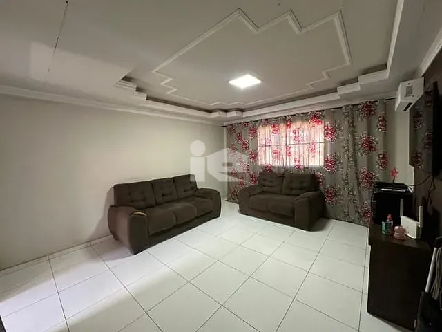 Casa com 277m² 3 quartos e 2 banheiros, à venda, no bairro Conjunto Habitacional Santiago em Rolândia