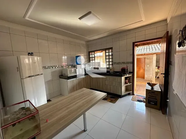 Casa com 277m² 3 quartos e 2 banheiros, à venda, no bairro Conjunto Habitacional Santiago em Rolândia