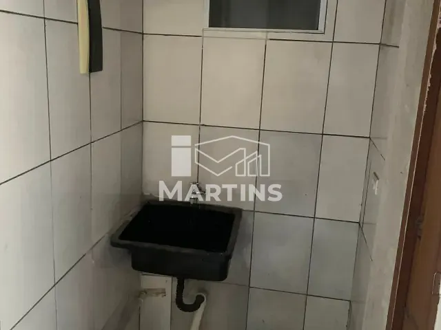 Casa com 30m² 1 quarto e 1 banheiro, para alugar, no bairro Jardim Saporito em Taboão da Serra
