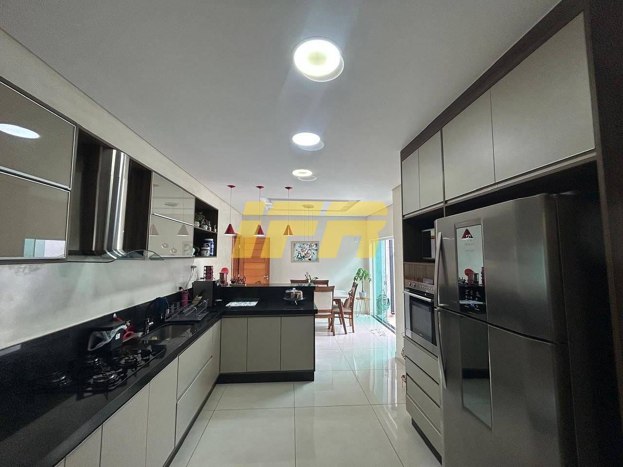 Casa, 4 quartos, 250 m² - Foto 1