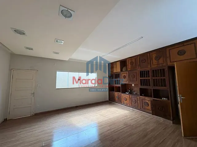 Casa 3 quartos e 2 banheiros, para alugar, no bairro Centro em Ituverava