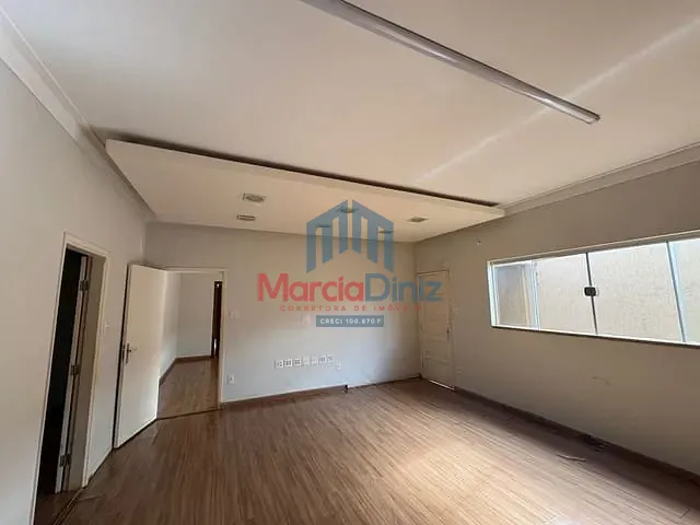Casa 3 quartos e 2 banheiros, para alugar, no bairro Centro em Ituverava