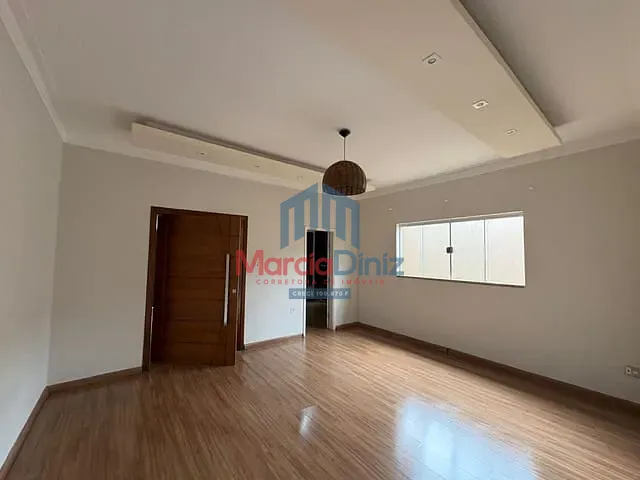 Casa 3 quartos e 2 banheiros, para alugar, no bairro Centro em Ituverava