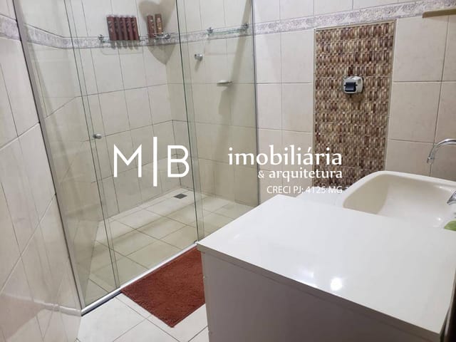 Casa com 380m² 4 quartos e 2 banheiros, à venda, no bairro BOM PASTOR em CATAGUASES