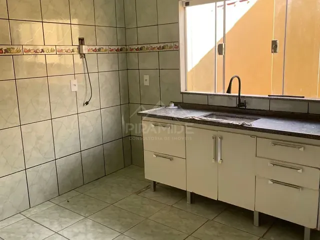 Casa 2 quartos e 1 banheiro, à venda, no bairro Nova Estância em Caconde