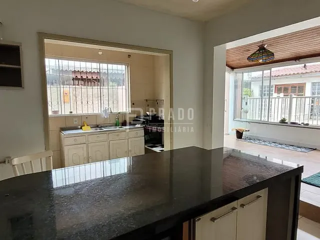 Casa 3 quartos e 5 banheiros, à venda, no bairro Três Vendas em Pelotas