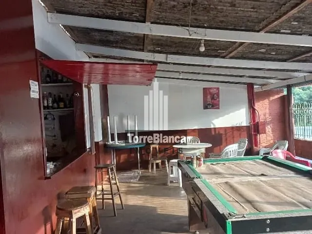 Casa com 275m² 3 quartos e 2 banheiros, à venda, no bairro Contorno em Ponta Grossa