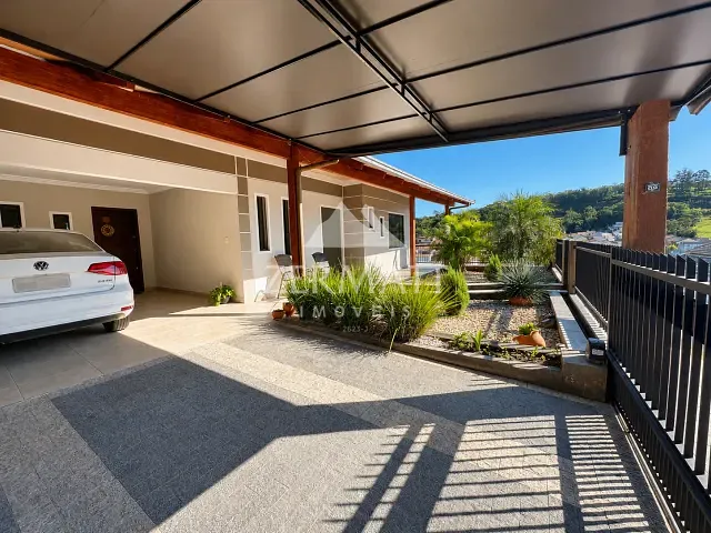 Casa com 451m² 5 quartos e 4 banheiros, à venda, no bairro Fortaleza Alta em Blumenau