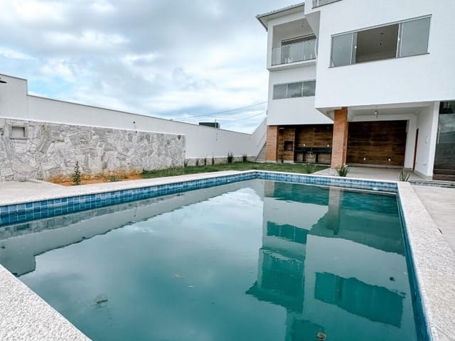 Casa com 600m² 6 quartos e 5 banheiros, à venda, no bairro Vale dos Cristais em Macaé