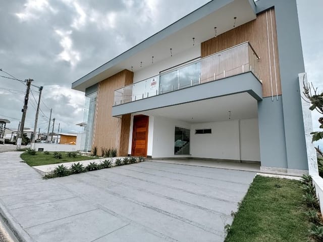 Casa com 600m² 6 quartos e 5 banheiros, à venda, no bairro Vale dos Cristais em Macaé