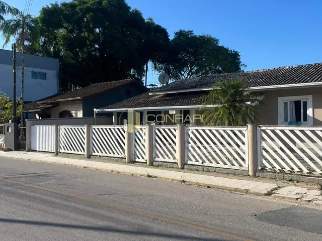 Casa com 300m² 2 quartos e 2 banheiros, à venda, no bairro várzea em Itapema