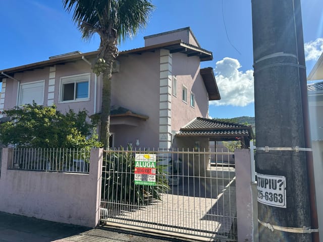 Foto do Casa - 🏡✨ Casa para Locação no Campeche com 3 Quartos, Suíte com Closet, Demi-Suíte, Piscina e Garagem para 3 Carros – Conforto Completo ✨🌴 | Costão Sul Imóveis