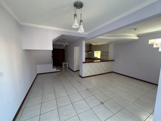 Foto do Casa - 🏡✨ Casa para Locação no Campeche com 3 Quartos, Suíte com Closet, Demi-Suíte, Piscina e Garagem para 3 Carros – Conforto Completo ✨🌴 | Costão Sul Imóveis