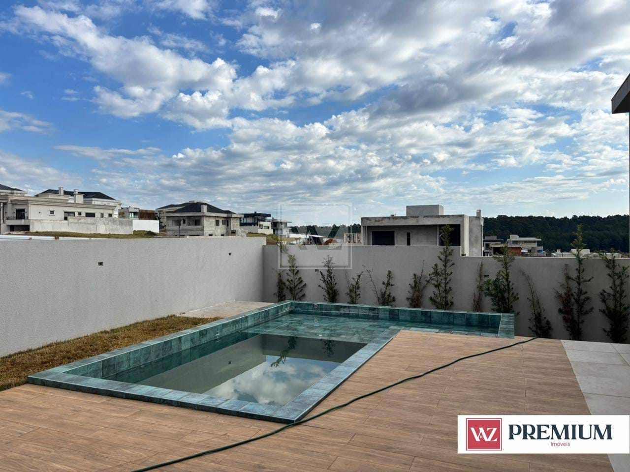 Casa à venda com 4 quartos, 260m² - Foto 1
