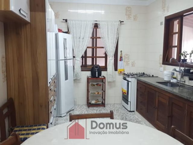 Casa com 236m², à venda, no bairro Chácara Galega em Pindamonhangaba