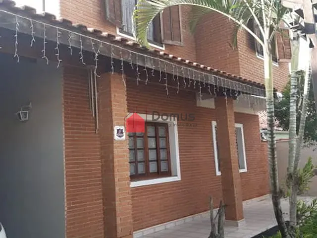 Casa com 236m², à venda, no bairro Chácara Galega em Pindamonhangaba