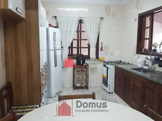 Casa com 236m², à venda, no bairro Chácara Galega em Pindamonhangaba