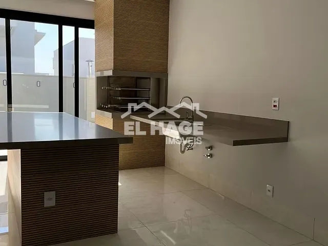 Casa com 300m² 3 quartos e 3 banheiros, à venda, no bairro Jardim Imperial em Cuiabá