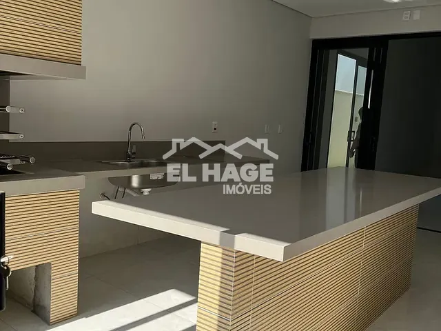 Casa com 300m² 3 quartos e 3 banheiros, à venda, no bairro Jardim Imperial em Cuiabá