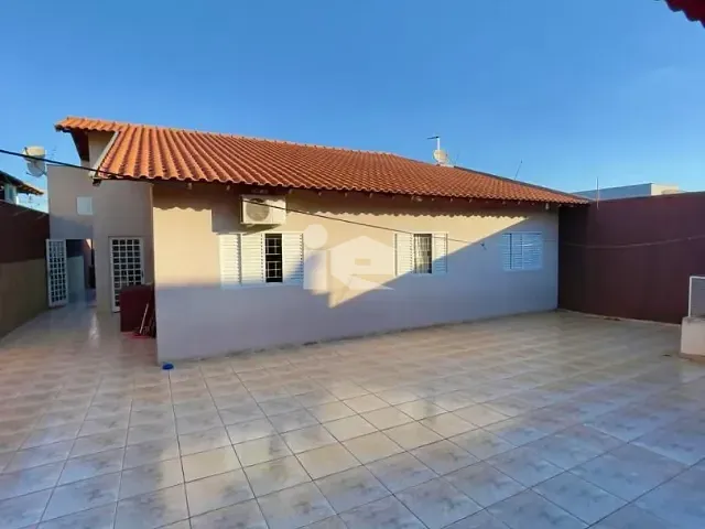 Casa com 367m² 3 quartos e 3 banheiros, à venda, no bairro Jardim Roland em Rolândia