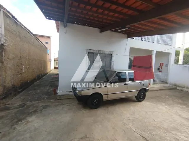 Casa com 540m² 6 quartos e 2 banheiros, à venda, no bairro Renascença em Araçuaí