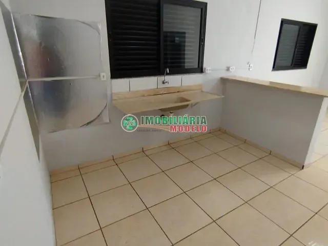 Casa 2 quartos e 1 banheiro, para alugar, no bairro centro em Canarana