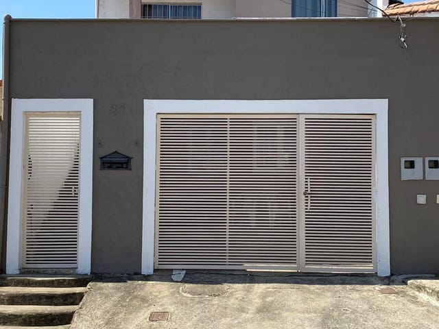 Casa 4 quartos e 2 banheiros, à venda, no bairro Adeodato em Santa Luzia