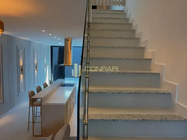 Casa 3 quartos e 3 banheiros, à venda, no bairro Morretes em Itapema