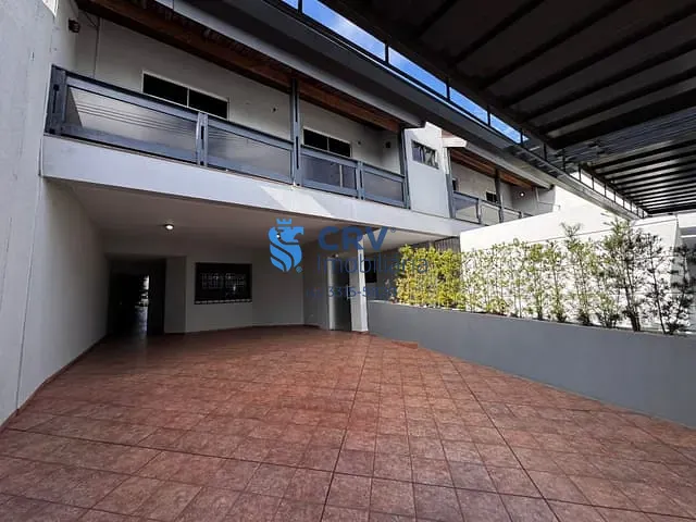 Casa com 525m² 4 quartos e 6 banheiros, para alugar, no bairro Colonial em Londrina