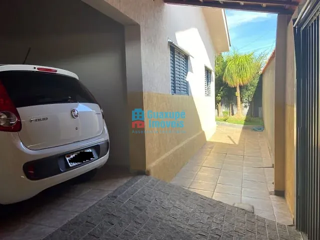Casa com 260m², à venda, no bairro BEBEDOURO em GUAXUPÉ